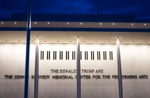 Hakim Blokir Upaya Trump Tambahkan Namanya ke Kennedy Center dan Gagalkan Rencana Penutupan Gedung