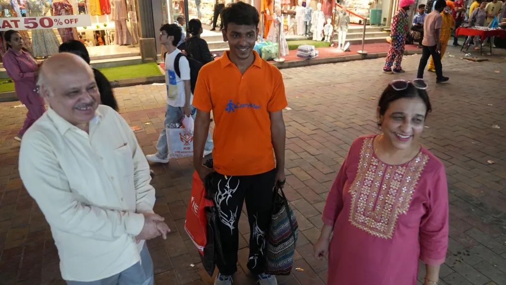 Viral di India, Jasa Pembawa Belanja Picu Perdebatan: Solusi Praktis atau Simbol Privilege Kelas Menengah?