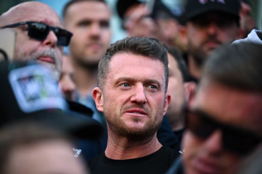 Tommy Robinson Ditahan Sementara Berdasarkan Undang-Undang Antiterorisme Inggris, Ponselnya Disita