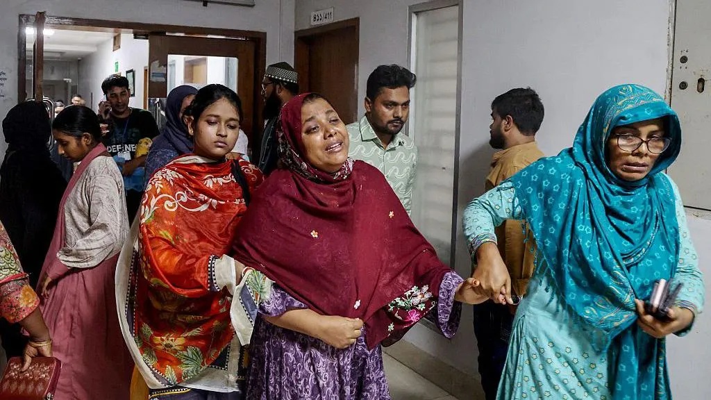 Setahun Tragedi Pesawat Tempur Jatuh di Sekolah Bangladesh, Keluarga Korban Masih Menuntut Jawaban