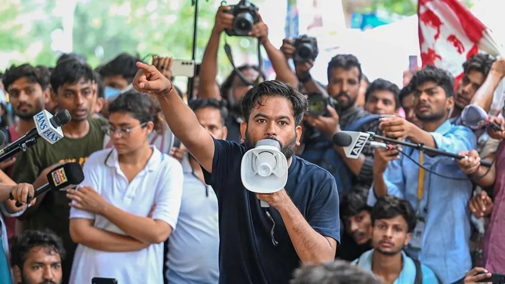 Ribuan Demonstran “Cockroach” Bersiap Kepung Parlemen India, Tuntut Reformasi Pendidikan dan Pengunduran Diri Menteri