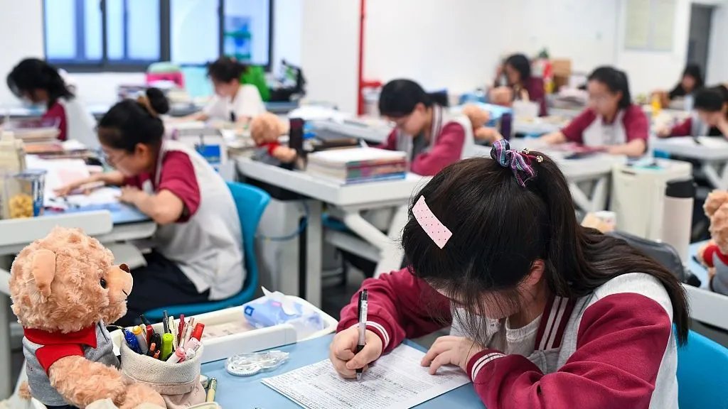 Remaja China Beralih ke Obat Resep untuk “Melarikan Diri dari Kenyataan”