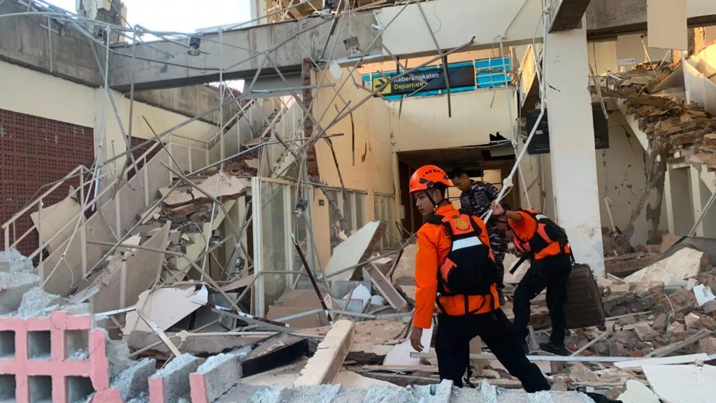 Gempa Magnitudo 7,7 Guncang Flores, Satu Orang Tewas dan Warga Berlarian ke Tempat Aman