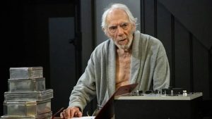 Didiagnosis Alzheimer, Aktor 85 Tahun Ini Justru Tantang Penyakit dengan Pentas Solo