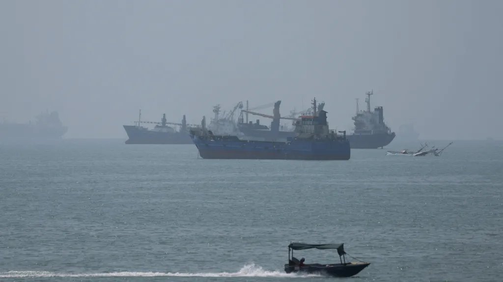 AS Serang Peluncur Iran di Pulau Larak, Serangan Pertama Amerika dalam Beberapa Pekan