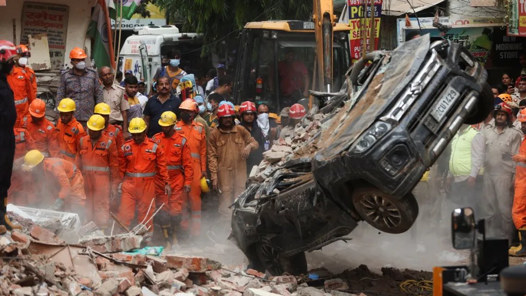 Gedung Hunian Runtuh di Delhi, Puluhan Mahasiswa Diduga Masih Terjebak