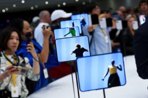 iPhone Duo Resmi Meluncur, Layar Lipat Jadi Perubahan Terbesar Apple dalam Hampir 20 Tahun