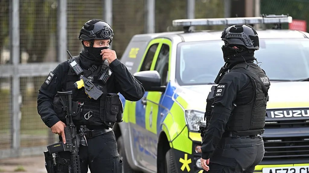 Lima Pria Ditangkap dalam Insiden RAF Fairford Dibebaskan dengan Jaminan Polisi