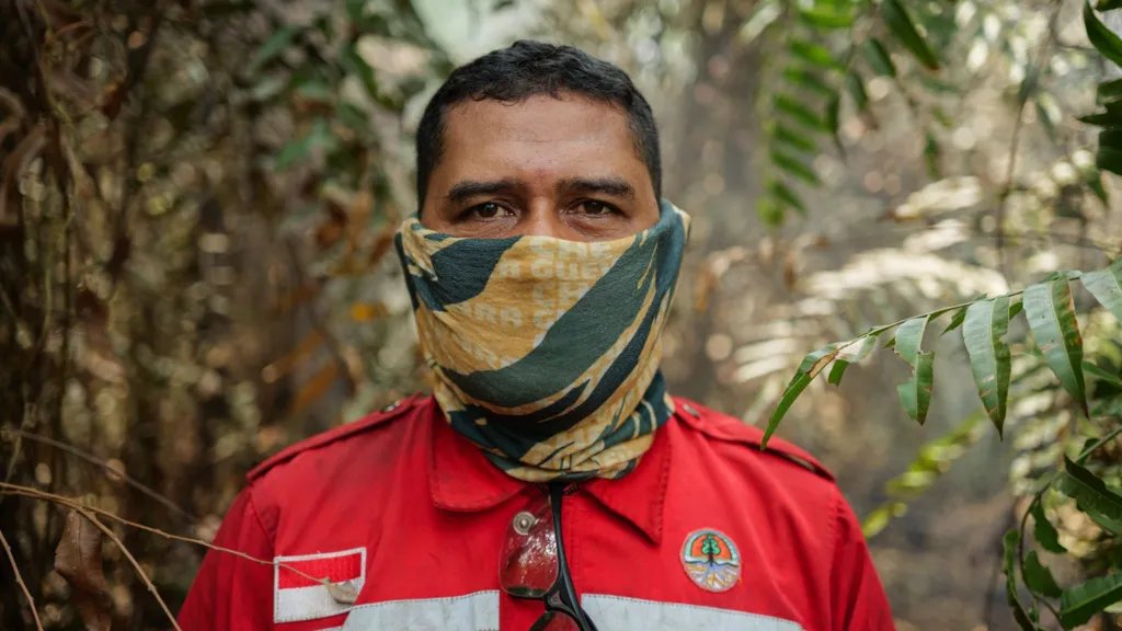 Relawan Indonesia Pertaruhkan Nyawa Memadamkan Kebakaran Lahan Gambut, ‘Bom Karbon’ di Kalimantan