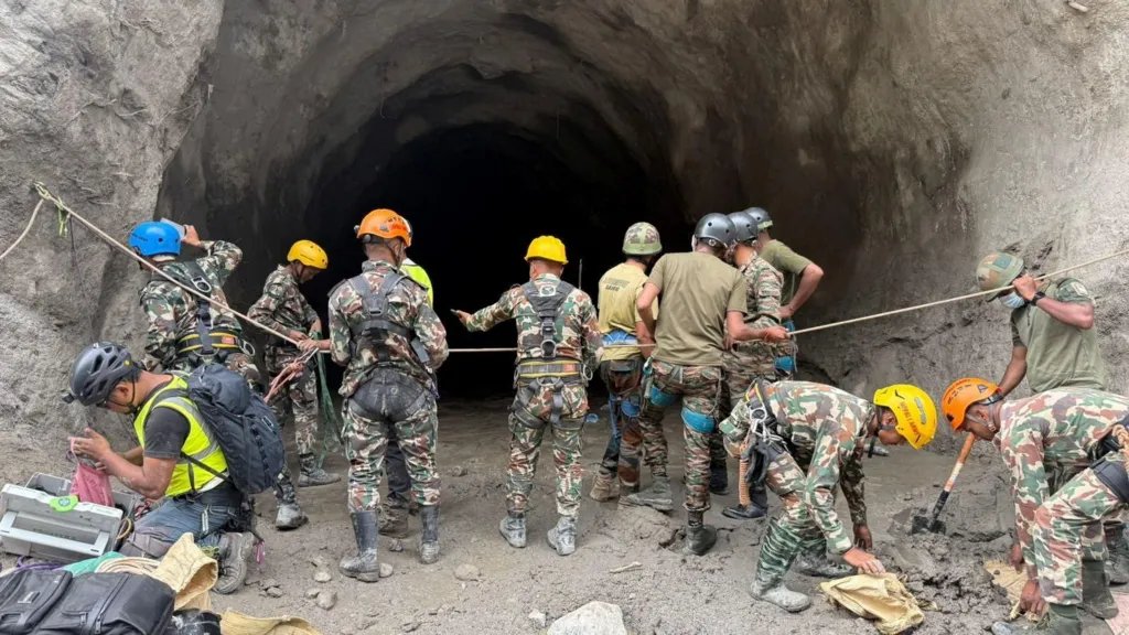 Harapan Keluarga Menipis, Tim Penyelamat Ledakkan Lereng untuk Mencari 600 Pekerja PLTA Nepal