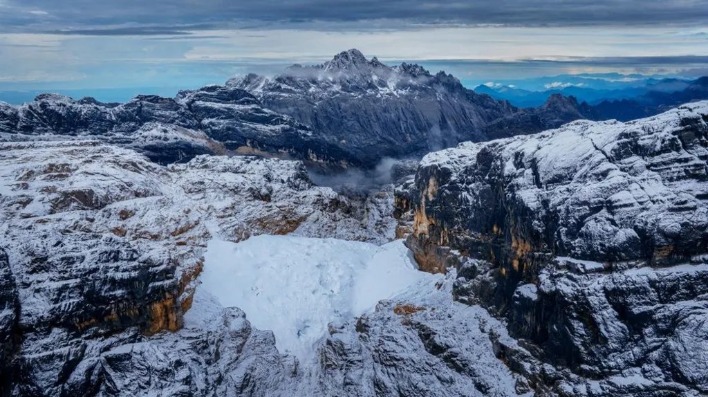 Salju Abadi Papua di Ambang Kepunahan, Gletser Puncak Jaya Hampir Hilang