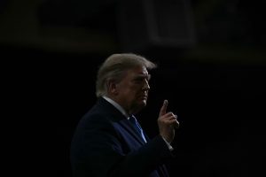 Trump Hadapi Ancaman Besar Jelang Pemilu Paruh Waktu dalam Tur Politik di Negara Bagian Basis Republik