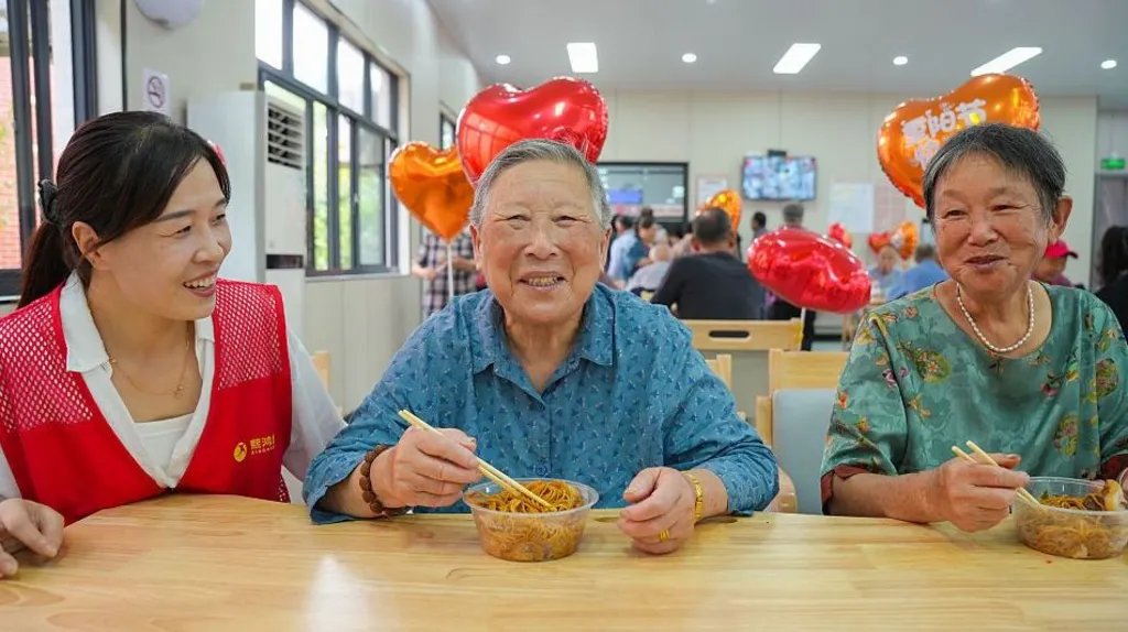 China Kini Menanggung Lebih Banyak Lansia daripada Anak-anak, Tekanan Demografi Meningkat