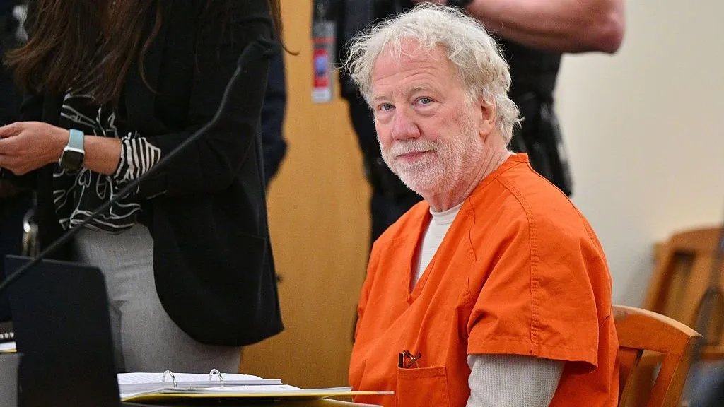 Hakim Batalkan Dakwaan Pelecehan Seksual Anak terhadap Aktor Timothy Busfield