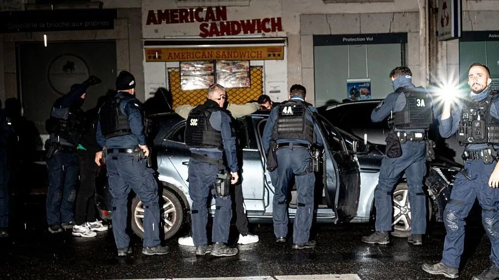 Prancis Berlakukan Jam Malam di Paris dan Sejumlah Kota Usai Kerusuhan Meluas